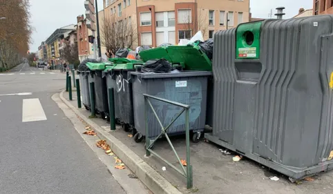 Grève des éboueurs à Toulouse : les poubelles débordent, le conflit...