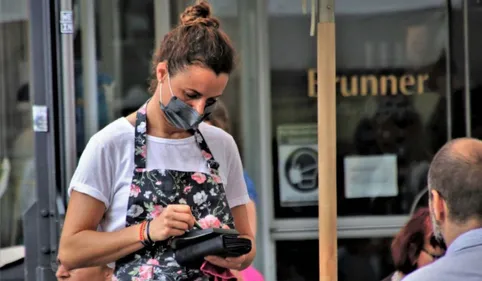 Le préfet impose le couvre-feu à 23 heures dans les bars et...