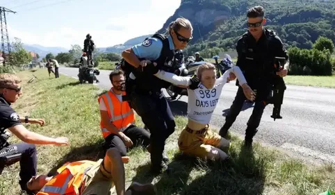 Tour de France dans le Gers : six militants écologistes jugés pour...