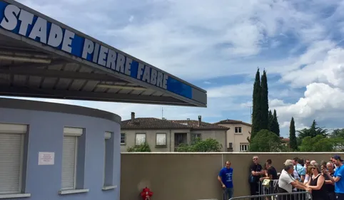 Prise d'assaut de la billetterie du stade Pierre Fabre à Castres