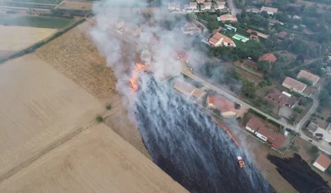 Un incendie vient lécher les habitations à Mondonville