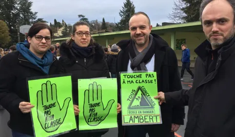 L'école  Lambert de Castres bloquée par les parents d'élèves