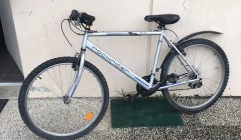 A61 : Sur l'autoroute, à vélo et ... en pantoufles ! 