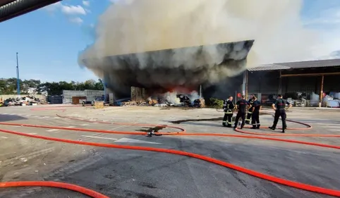 Important incendie dans un site de déchets au nord de Toulouse 