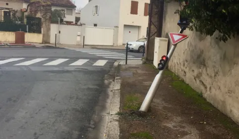 Prudence à Castres sur l'avenue Emilie de Villeneuve