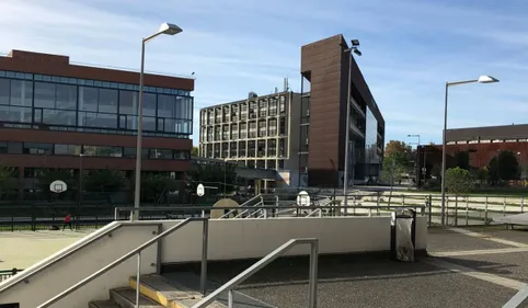 Face à la paupérisation et au décrochage, une université...