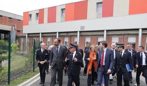 Edouard Philippe visite la prison de Muret 