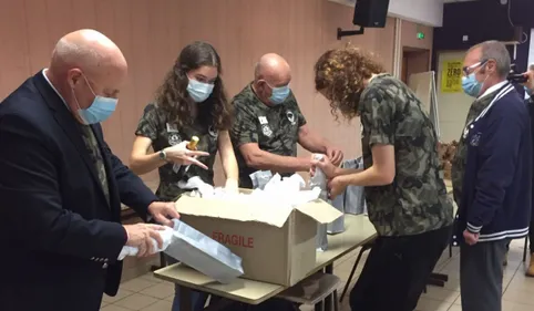 Des colis de Noël par des lycéens de Castres pour les soldats du 8e...