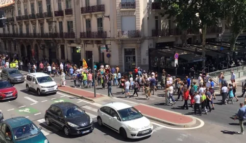 Manifestation surprise à Perpignan contre l'obligation vaccinale...