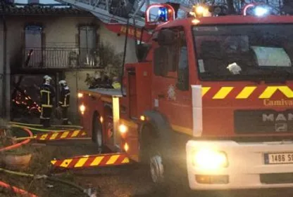 Une maison ravagée par le feu à Foix 