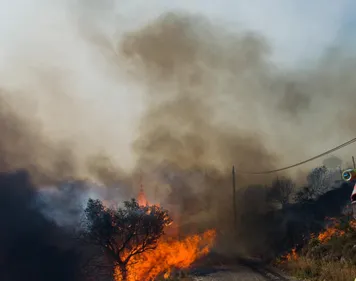 160 soldats du feu mobilisés pour lutter contre un nouvel incendie...
