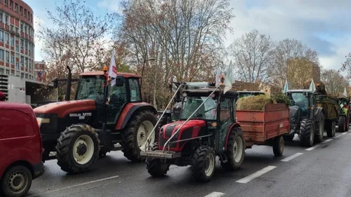 Haute-Garonne : l’autoroute A64 bloquée ce jeudi par les...