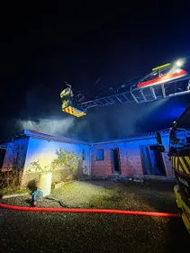 Haute-Garonne: un feu de maison près de Saint Gaudens dans la nuit...