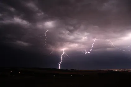 De violents orages ont éclaté ce mercredi dans la soirée sur le...