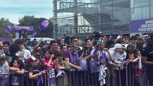 DIAPORAMA. En route pour la finale : les supporters violets ont...