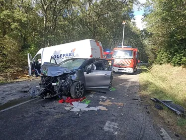 Choc violent sur la route près de L'Isle Jourdain, 2 femmes...