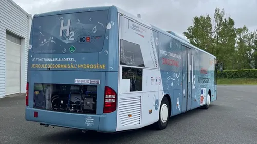 Une première en France: deux bus rétrofités à hydrogène, oeuvre de...