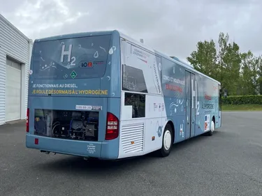 Une première en France: deux bus rétrofités à hydrogène, oeuvre de...