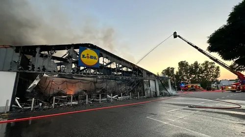 Un magasin LIDL ravagé par les flammes près de Toulouse 