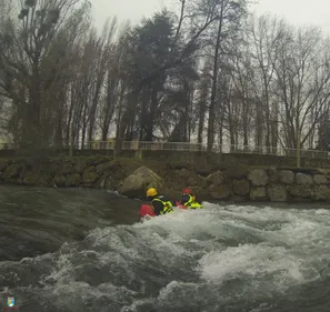   Hautes-Pyrénées: un touriste chute dans une rivière sous les yeux...