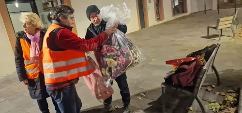 Vague de froid. "J'ai de la chance je dors sous un préau" raconte...