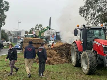 L’aéroport de Toulouse-Blagnac bloqué symboliquement par les...