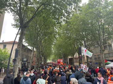 1er mai. Moins de monde qu'espéré dans le cortège toulousain et des...