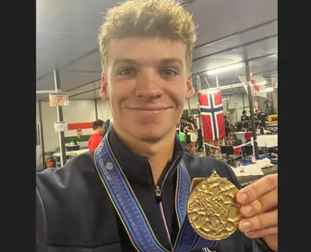 Natation. Le Toulousain Léon Marchand pulvérise le record de...