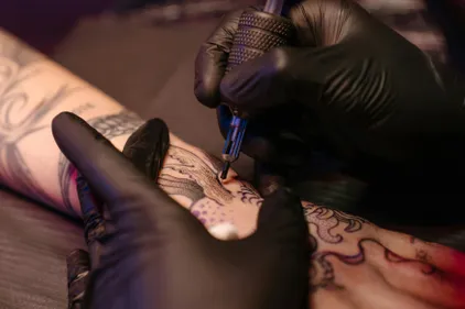 AUDE : Immersion dans l’art du tatouage japonais