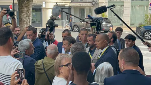 Emeutes et sujets locaux : Emmanuel Macron à la rencontre des élus...