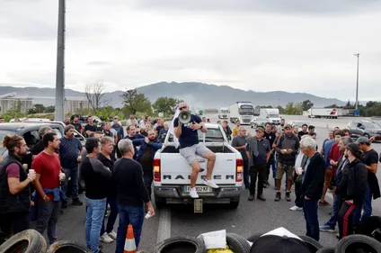 Aude et P-O. Manifestation des viticulteurs qui ont bloqué le péage...