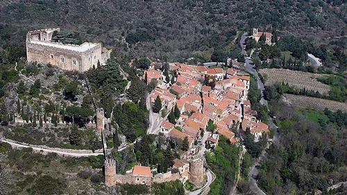 Près de Perpignan : une porte vers le Moyen Âge s’ouvre à Castelnou