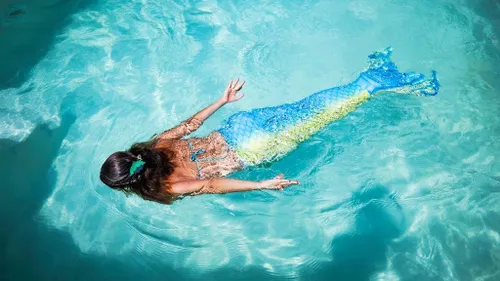 Hérault : un stage insolite pour nager comme une sirène