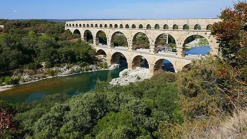 Télévision : le pont du Gard ou le théâtre antique d’Orange «...