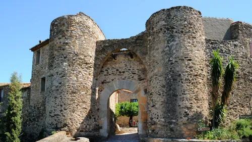 «La nuit romantique dans les plus beaux villages de France» : Deux...