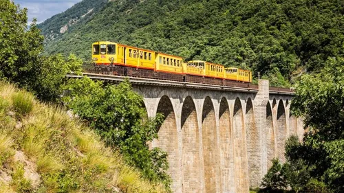 Pyrénées-Orientales : pendant toutes les vacances, le train jaune à...