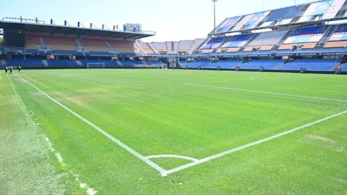 La pelouse du stade de la Mosson abîmée par un champignon