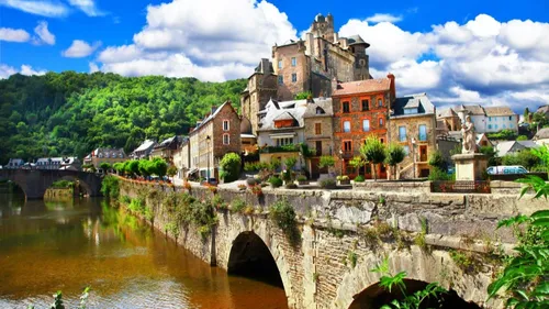 Ça vaut le détour : Estaing et la tradition de la Saint-Fleuret