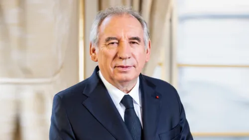 Cap sur l’avenir : François Bayrou défend, à Saint-Nazaire, une mer...