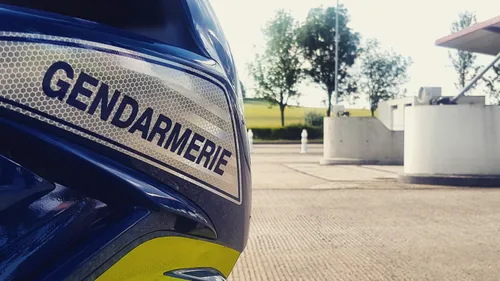 Loire-Atlantique : sauvé par des gendarmes avant qu'il ne se jette...