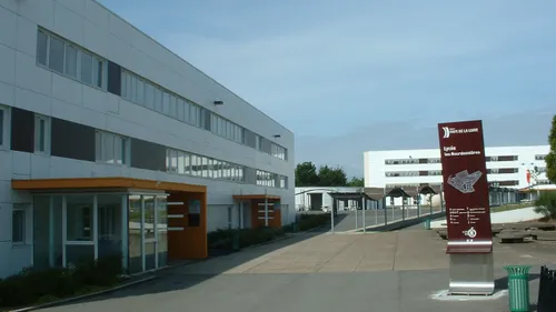 Nantes : un lycéen de 16 ans blessé au couteau, les suspects en fuite
