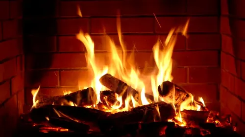 Cheminée : le bon réflexe sécurité avant de rallumer le feu en mars