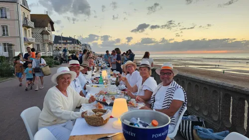 Le plus grand dîner de France avec vue sur mer à Cabourg