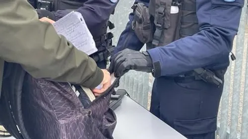 Le Mans : la police inspecte les sacs au lycée