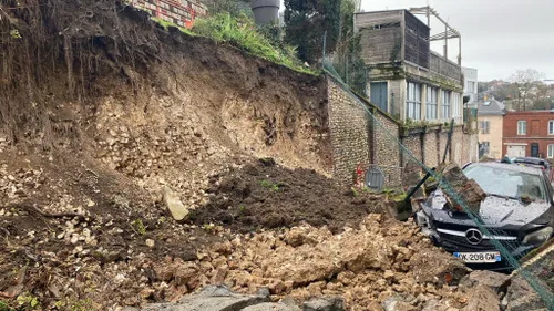 Rouen : un mur de 50 mètres s'effondre sur des voitures
