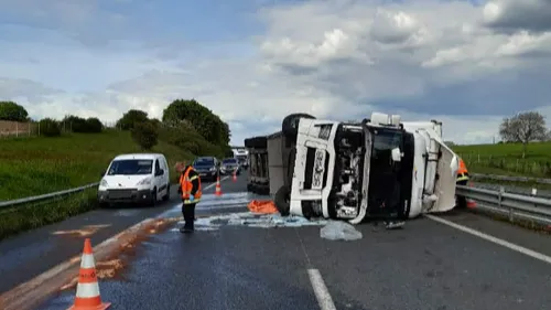 L'A11 coupée à la circulation après l'accident d'un poids-lourd au...
