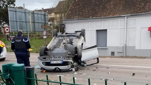 Nogent-le-Rotrou : sa voiture se retourne, elle en sort seule