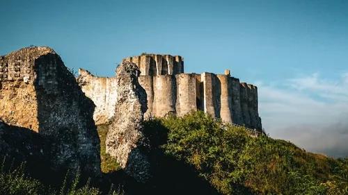 Aux Andelys, un hélicoptère pour les travaux du donjon de...