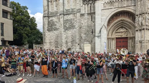 Armada : des fanfares accostent à Rouen