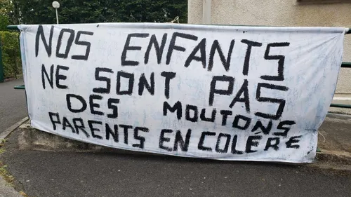 Mondeville : enseignants et parents vent debout contre la fermeture...